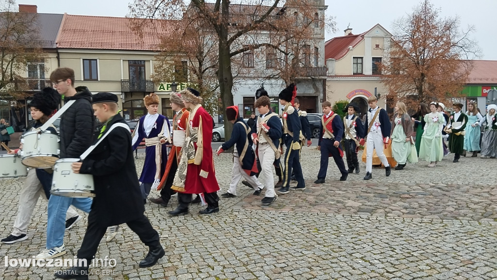 Pochód szkoły pijarskiej z okazji 11 listopada