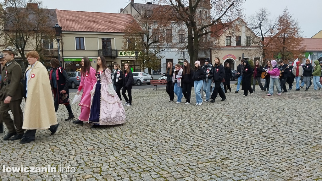 Pochód szkoły pijarskiej z okazji 11 listopada