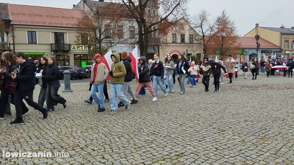 Pochód szkoły pijarskiej z okazji 11 listopada