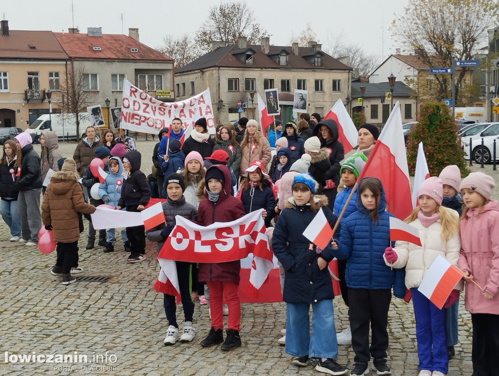 Pochód szkoły pijarskiej z okazji 11 listopada