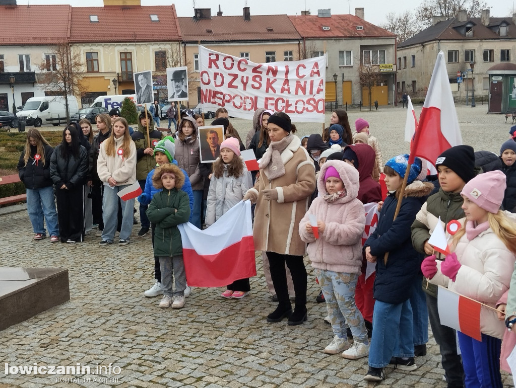 Pochód szkoły pijarskiej z okazji 11 listopada