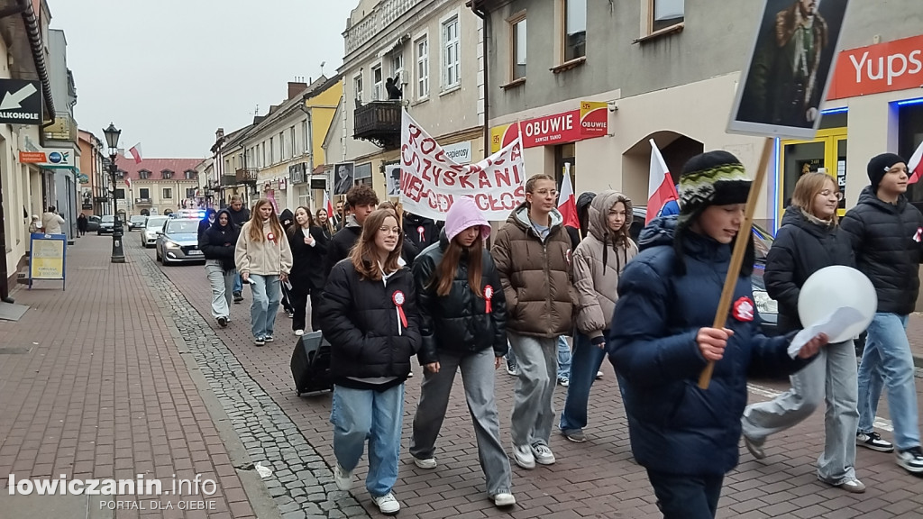 Pochód szkoły pijarskiej z okazji 11 listopada