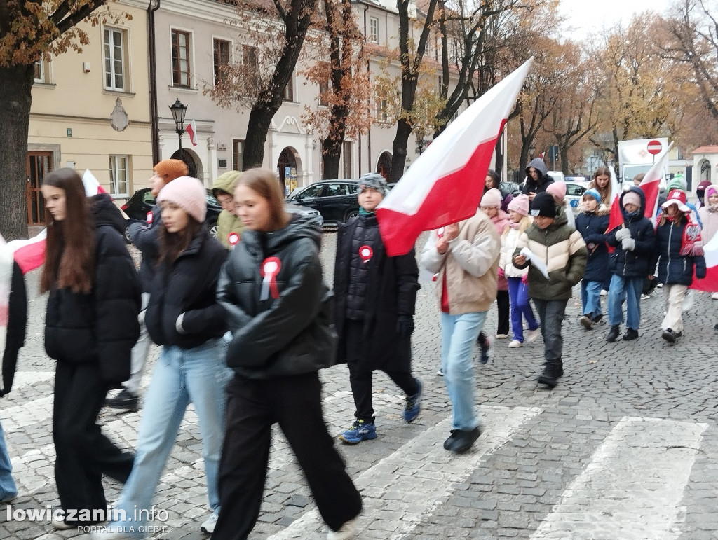 Pochód szkoły pijarskiej z okazji 11 listopada
