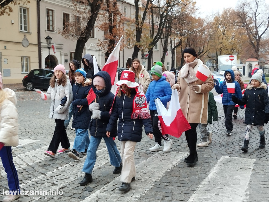 Pochód szkoły pijarskiej z okazji 11 listopada