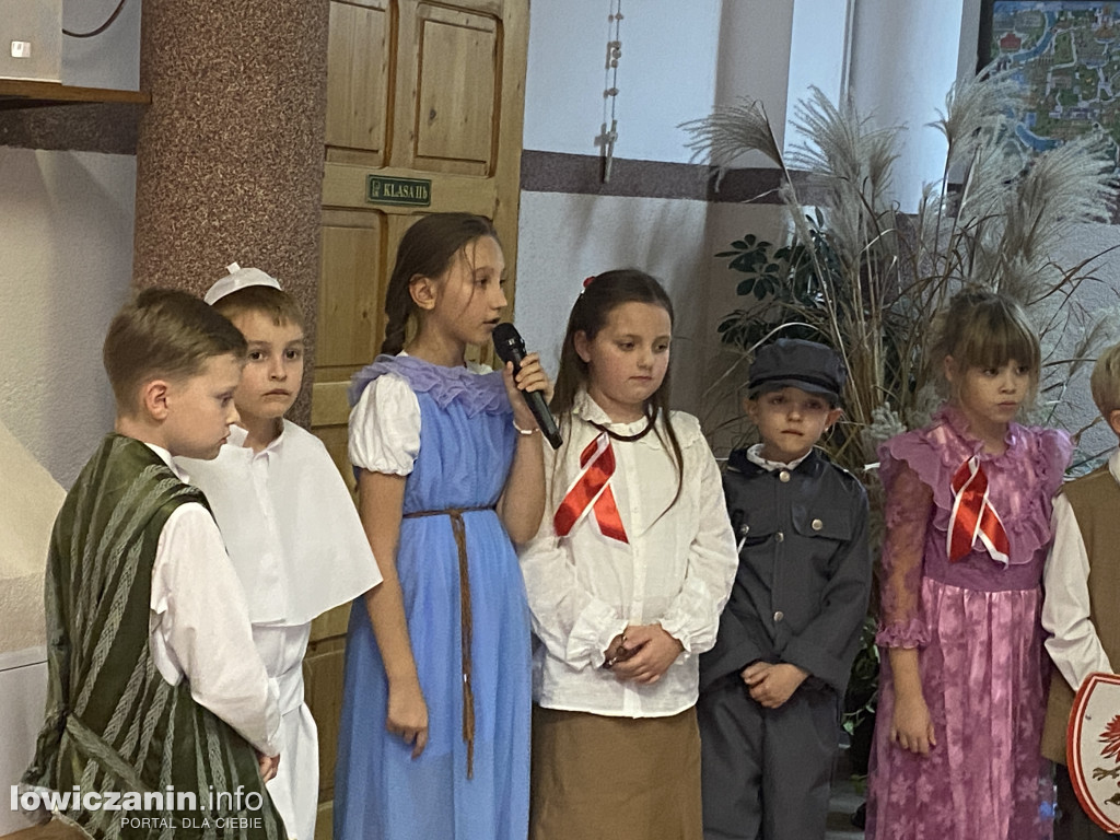 Wieczór pieśni patriotycznych w szkole Pijarskiej w Łowiczu