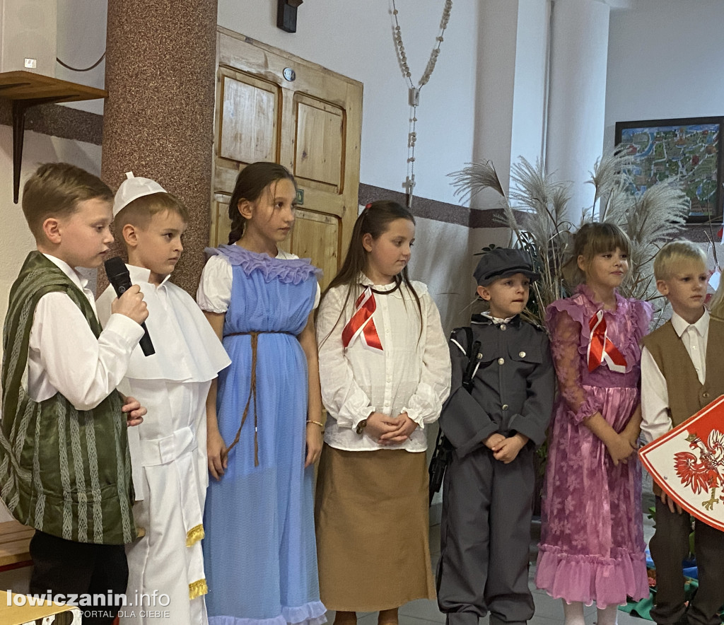 Wieczór pieśni patriotycznych w szkole Pijarskiej w Łowiczu