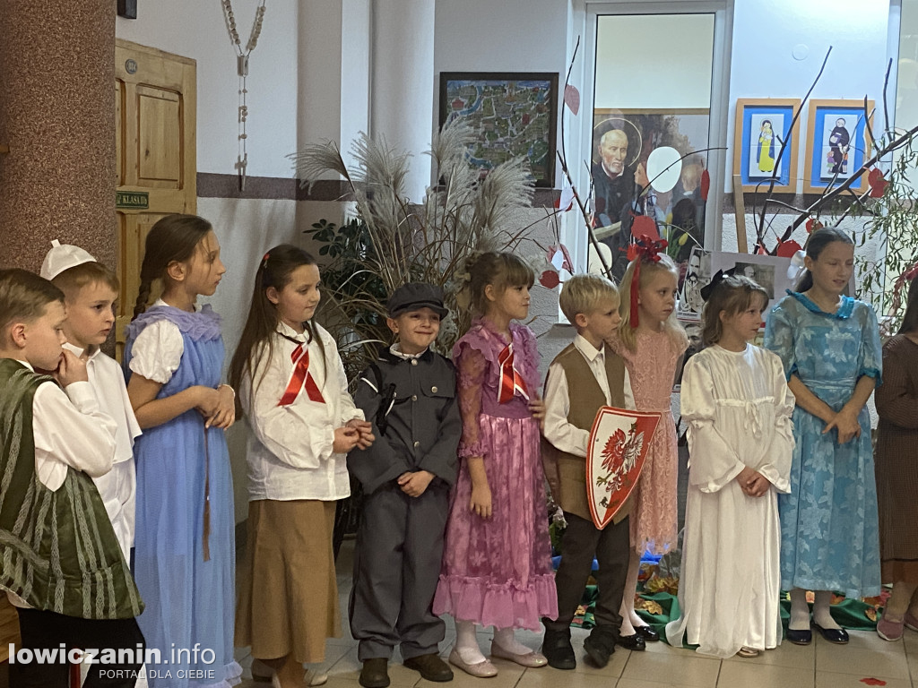 Wieczór pieśni patriotycznych w szkole Pijarskiej w Łowiczu