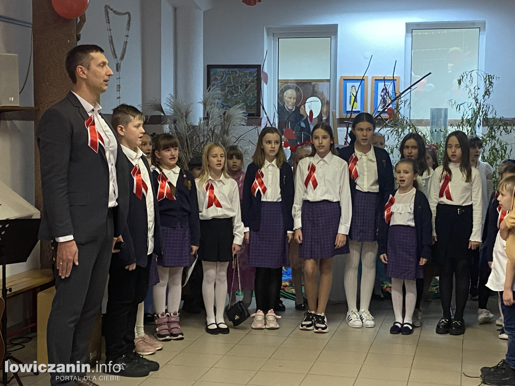 Wieczór pieśni patriotycznych w szkole Pijarskiej w Łowiczu