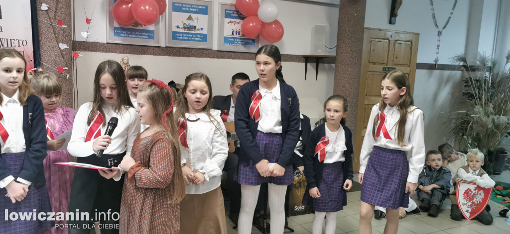 Wieczór pieśni patriotycznych w szkole Pijarskiej w Łowiczu