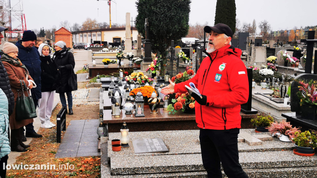 Spacer z przewodnikiem PTTK po cmentarzu katedralnym
