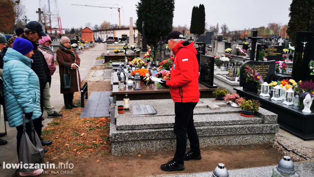 Spacer z przewodnikiem PTTK po cmentarzu katedralnym