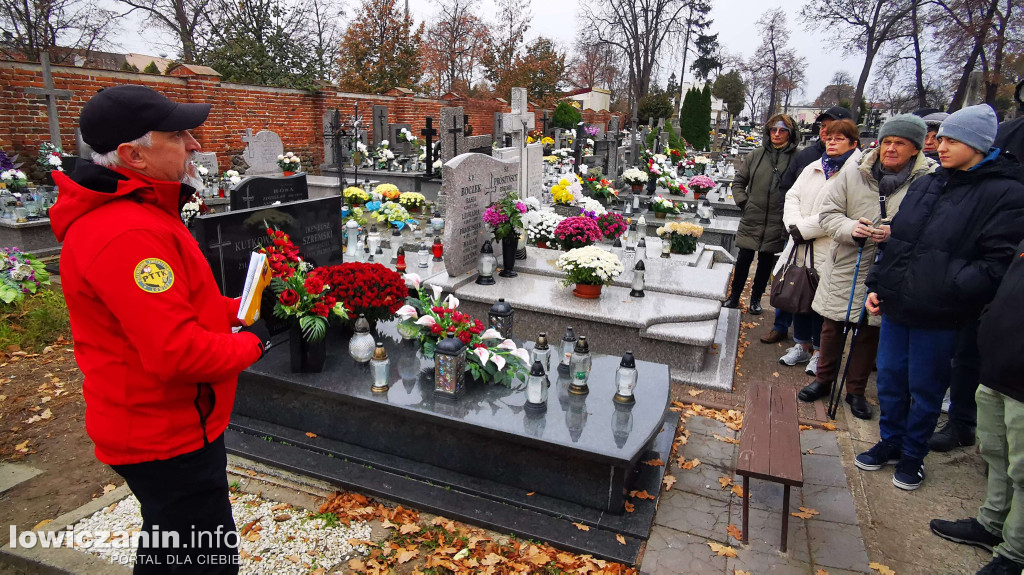 Spacer z przewodnikiem PTTK po cmentarzu katedralnym