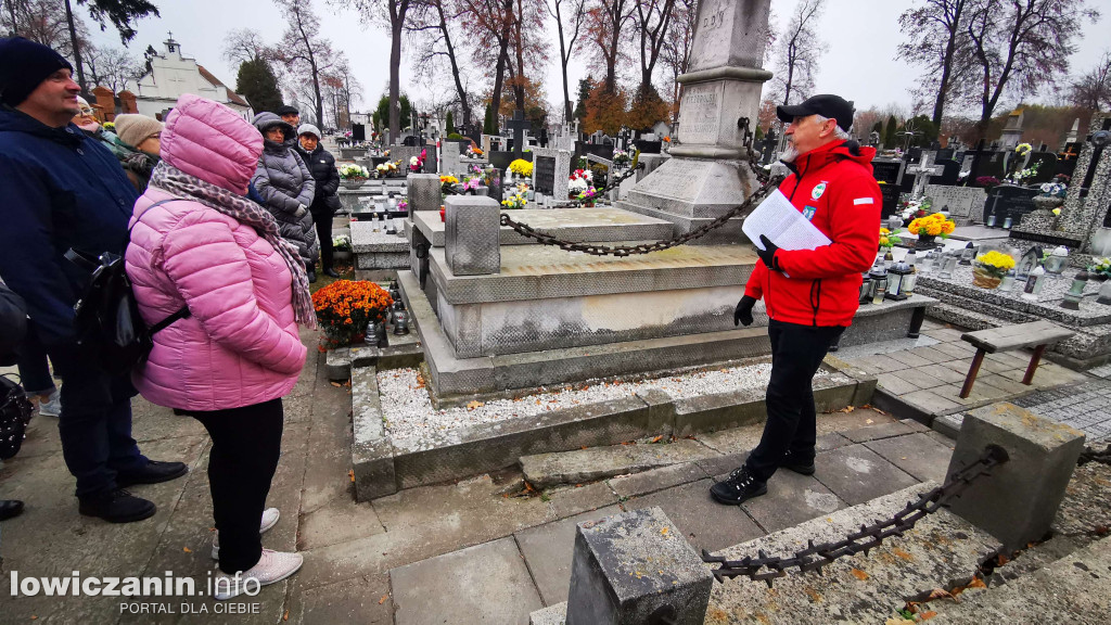 Spacer z przewodnikiem PTTK po cmentarzu katedralnym