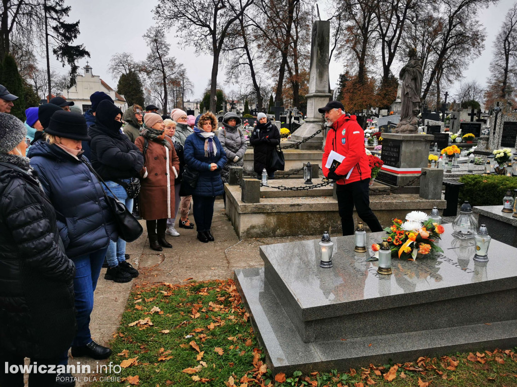 Spacer z przewodnikiem PTTK po cmentarzu katedralnym