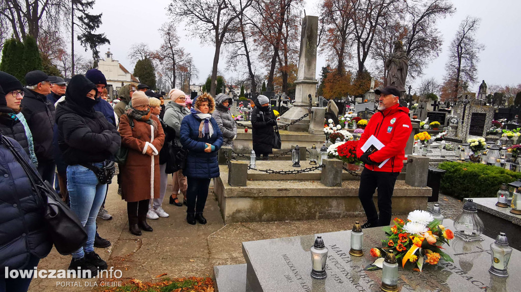 Spacer z przewodnikiem PTTK po cmentarzu katedralnym
