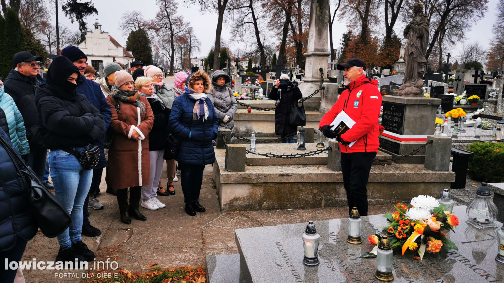 Spacer z przewodnikiem PTTK po cmentarzu katedralnym