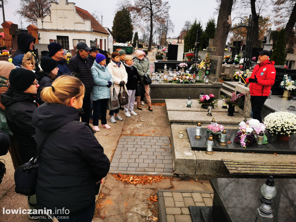 Spacer z przewodnikiem PTTK po cmentarzu katedralnym