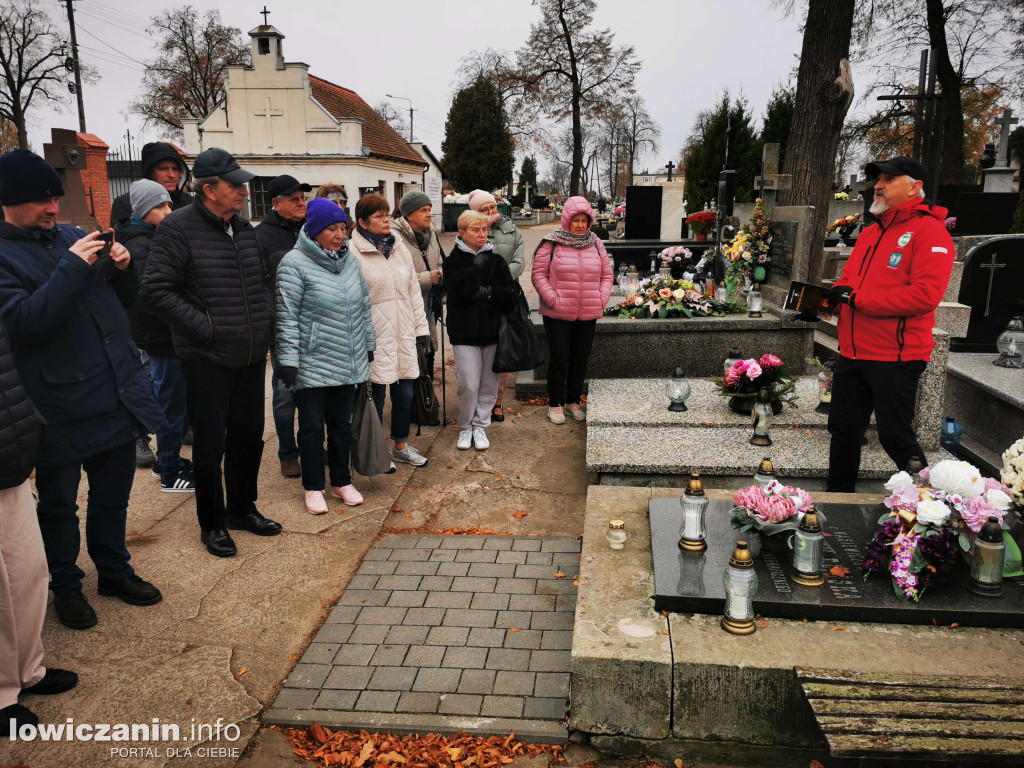 Spacer z przewodnikiem PTTK po cmentarzu katedralnym