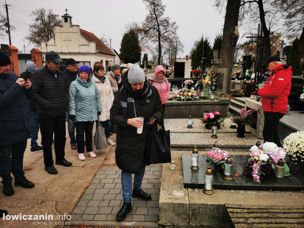 Spacer z przewodnikiem PTTK po cmentarzu katedralnym