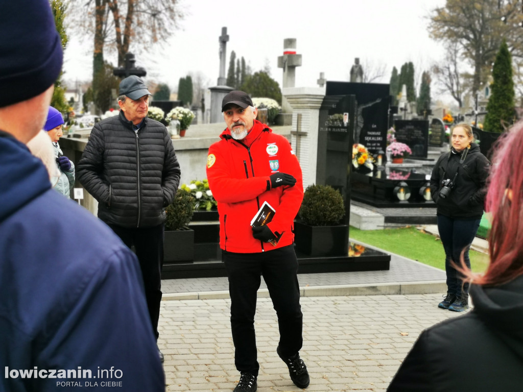 Spacer z przewodnikiem PTTK po cmentarzu katedralnym