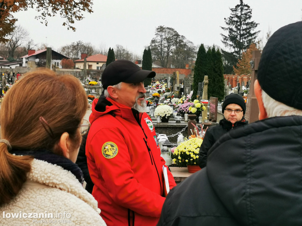 Spacer z przewodnikiem PTTK po cmentarzu katedralnym