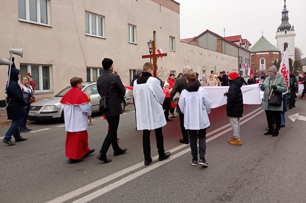 Procesja z relikwiami św. Wiktorii dotarła do katedry