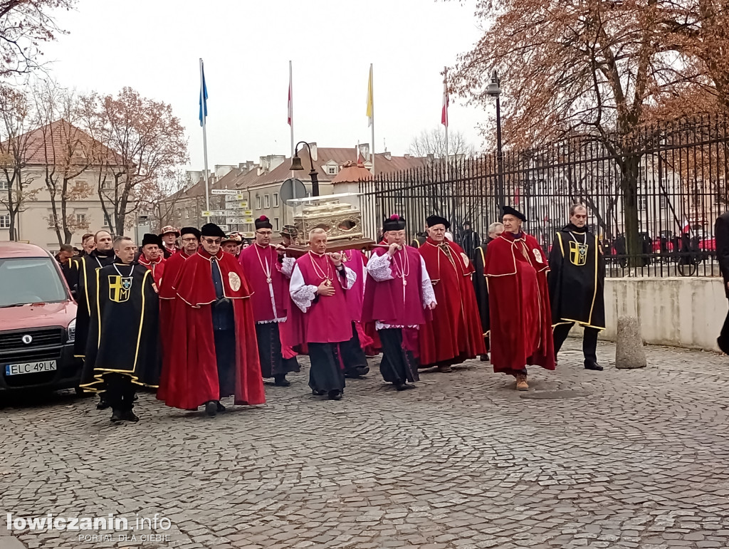 Procesja z relikwiami św. Wiktorii dotarła do katedry