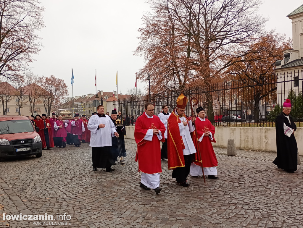 Procesja z relikwiami św. Wiktorii dotarła do katedry