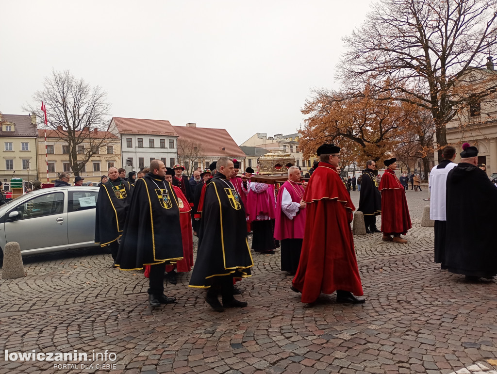 Procesja z relikwiami św. Wiktorii dotarła do katedry