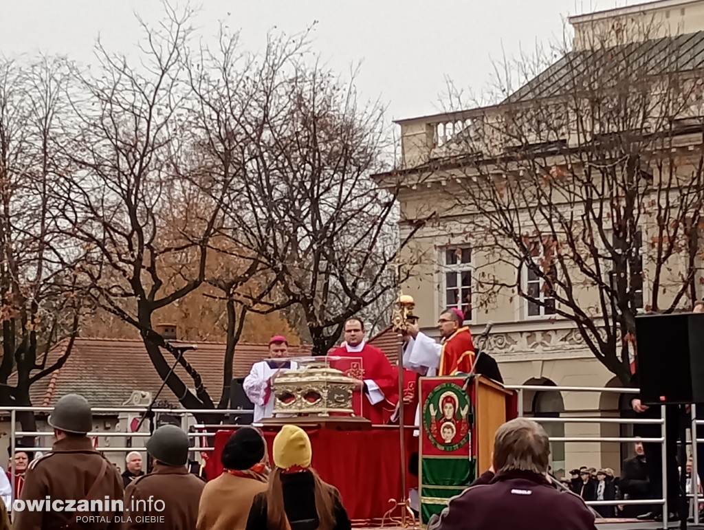 Procesja z relikwiami św. Wiktorii dotarła do katedry