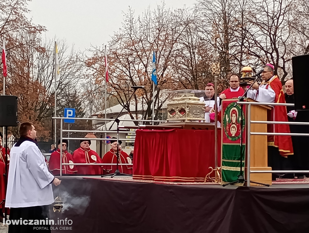 Procesja z relikwiami św. Wiktorii dotarła do katedry