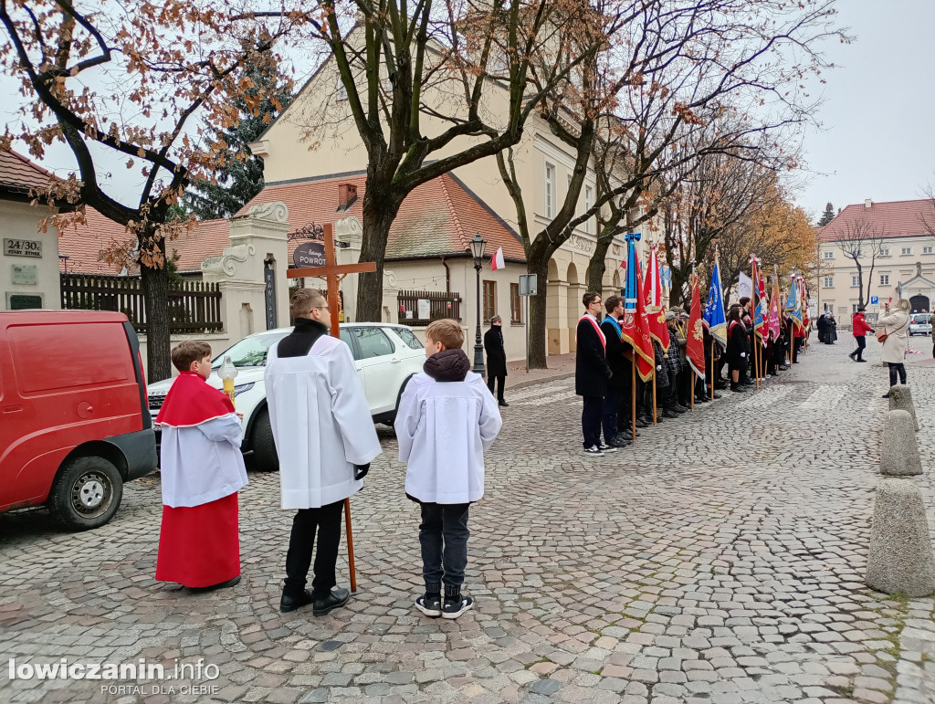 Procesja z relikwiami św. Wiktorii dotarła do katedry