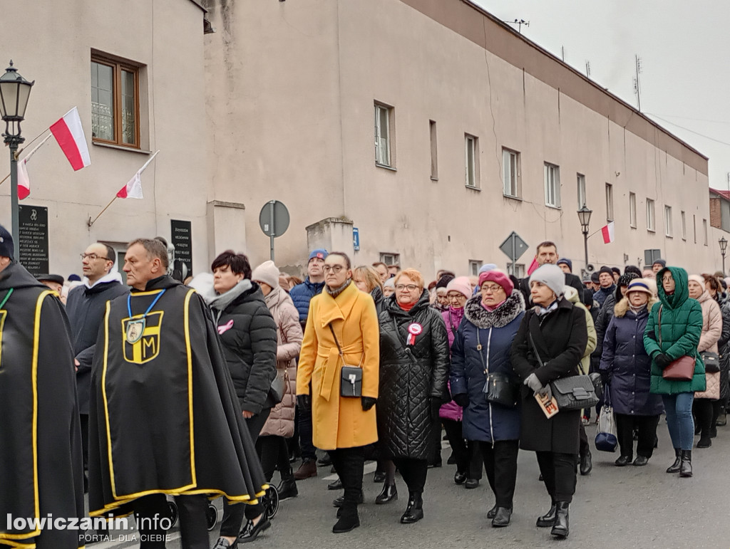 Procesja z relikwiami św. Wiktorii dotarła do katedry