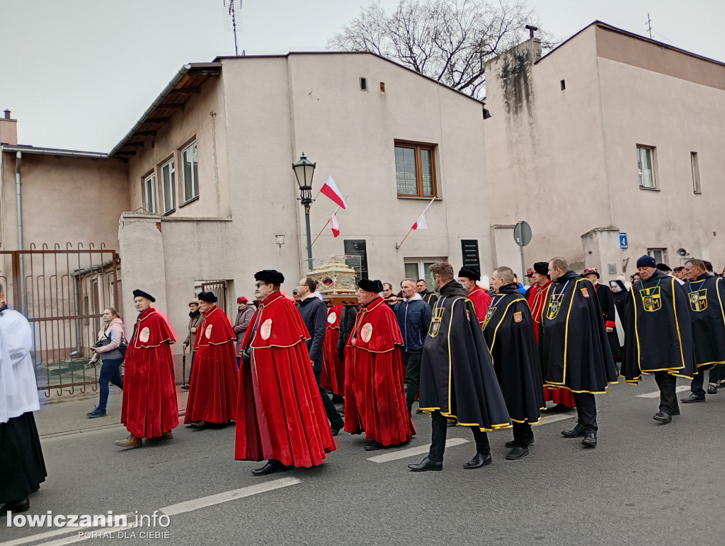 Procesja z relikwiami św. Wiktorii dotarła do katedry