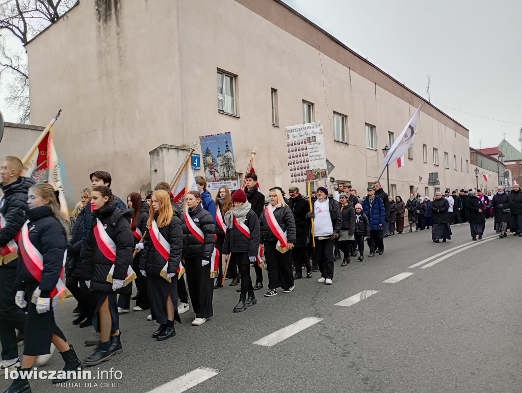 Procesja z relikwiami św. Wiktorii dotarła do katedry