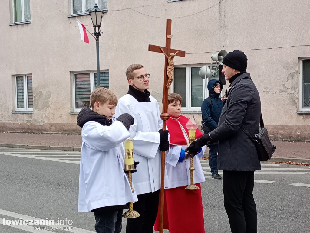 Procesja z relikwiami św. Wiktorii dotarła do katedry