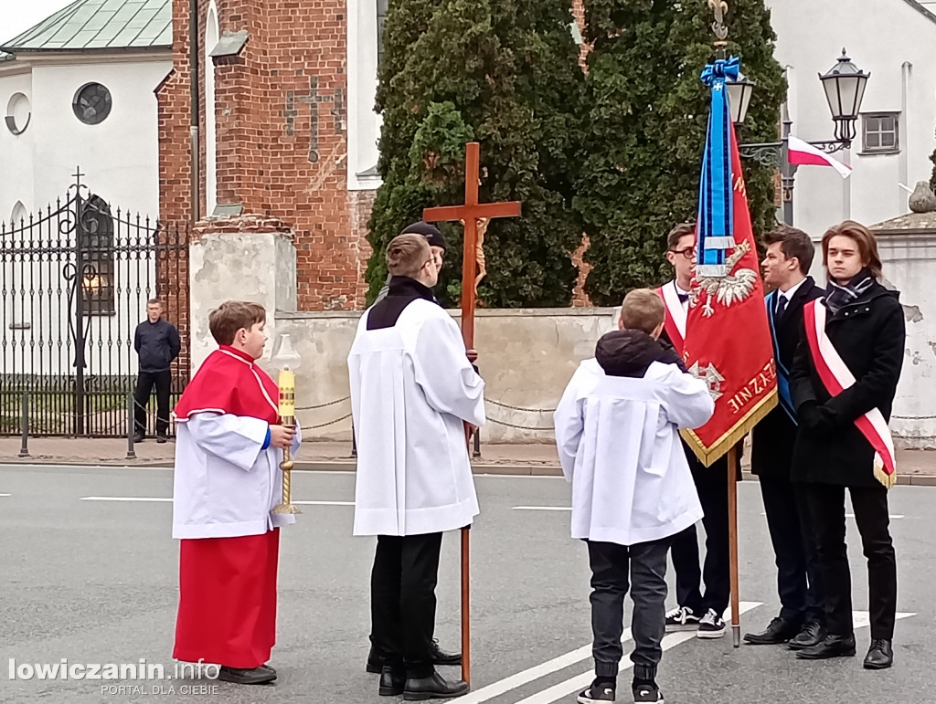 Procesja z relikwiami św. Wiktorii dotarła do katedry