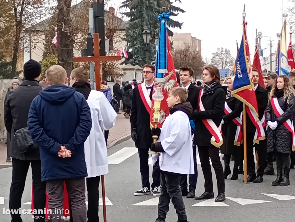 Procesja z relikwiami św. Wiktorii dotarła do katedry