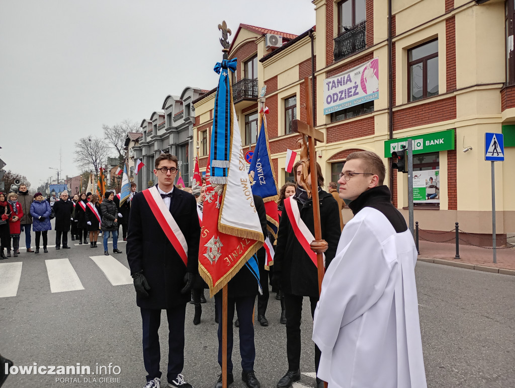 Procesja z relikwiami św. Wiktorii dotarła do katedry