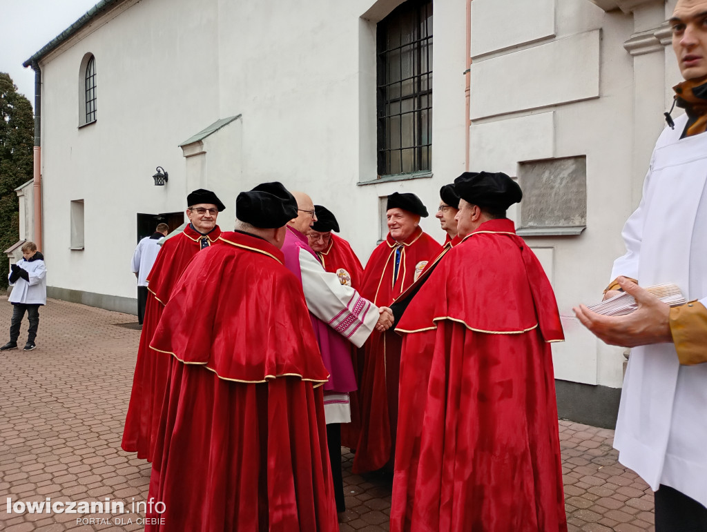 Procesja z relikwiami św. Wiktorii dotarła do katedry