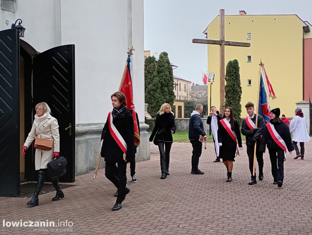 Procesja z relikwiami św. Wiktorii dotarła do katedry