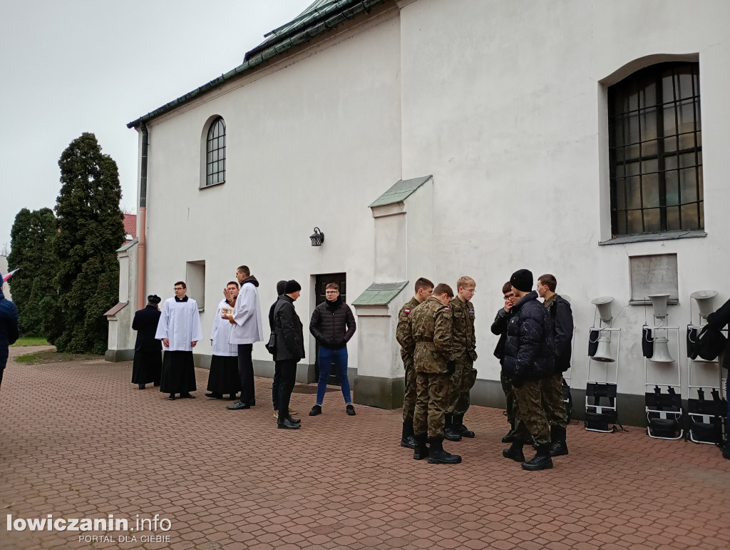 Procesja z relikwiami św. Wiktorii dotarła do katedry