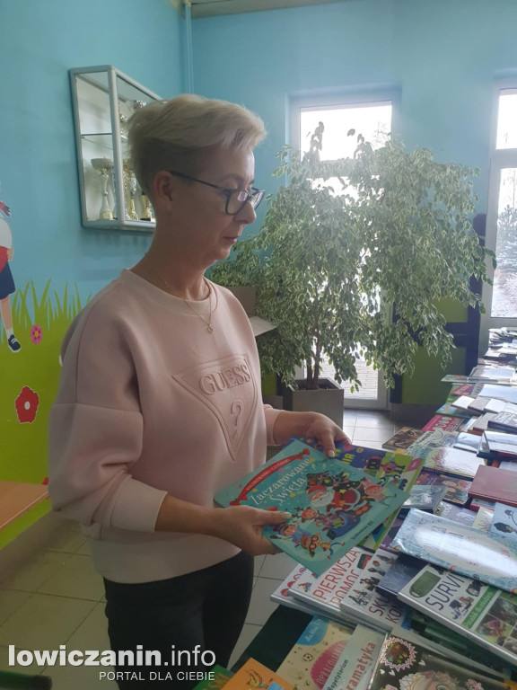 Kiermasz książek w Szkole Podstawowej w Gągolinie Południowym
