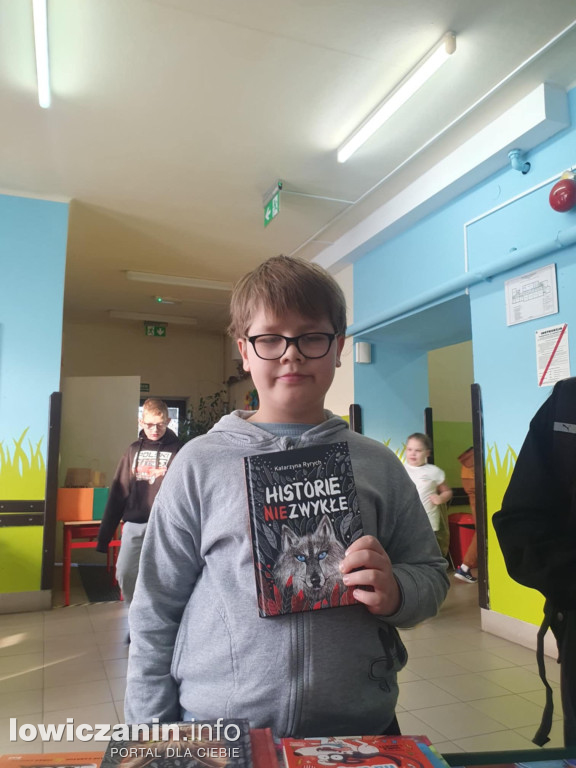 Kiermasz książek w Szkole Podstawowej w Gągolinie Południowym