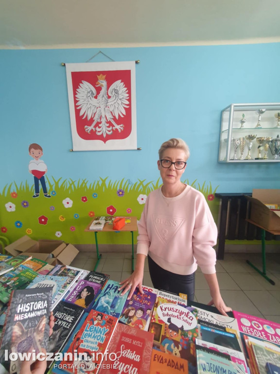 Kiermasz książek w Szkole Podstawowej w Gągolinie Południowym