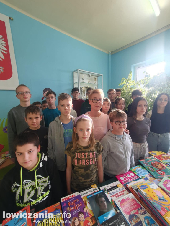 Kiermasz książek w Szkole Podstawowej w Gągolinie Południowym