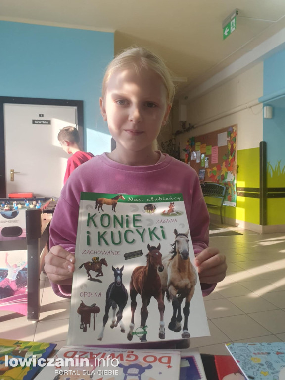 Kiermasz książek w Szkole Podstawowej w Gągolinie Południowym