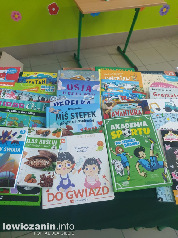 Kiermasz książek w Szkole Podstawowej w Gągolinie Południowym