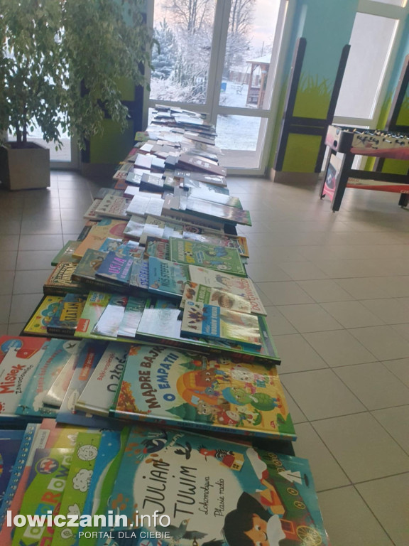 Kiermasz książek w Szkole Podstawowej w Gągolinie Południowym