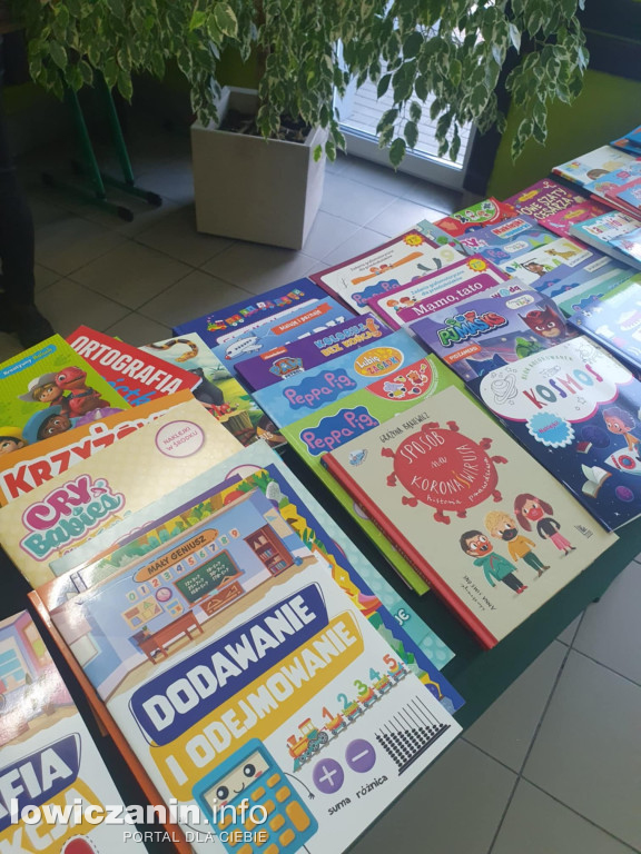 Kiermasz książek w Szkole Podstawowej w Gągolinie Południowym